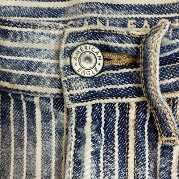 💚 American Eagle | 90s Boyfriend Striped Distressed Denim Shorts - 00 - Picture 3 of 7